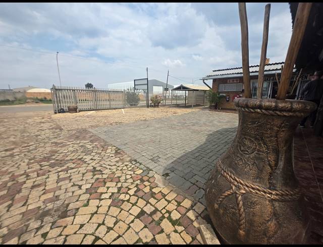 1,502M² RESTAURANT FOR SALE IN VAALPARK